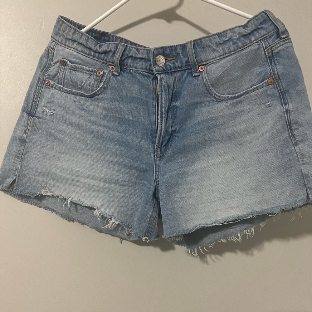 American eagle Women’s Tom Girl Blue Denim shorts Size 6